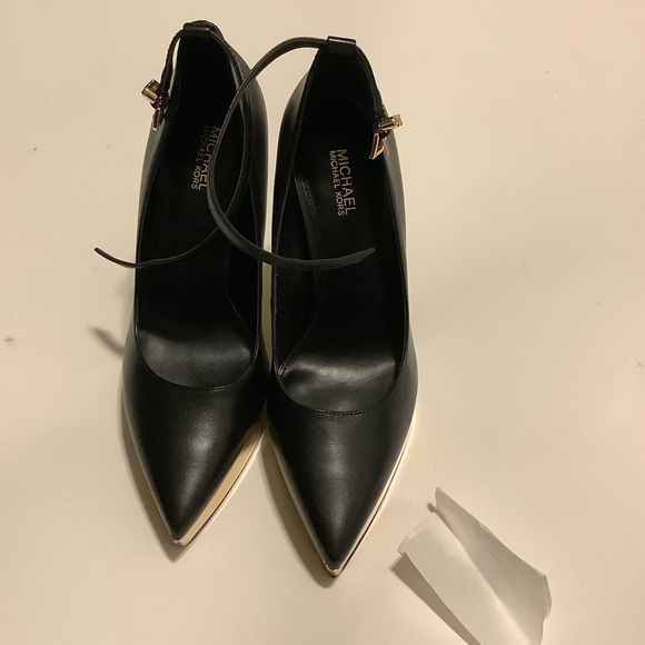 Try on Michael Kors Xenia Ankle Strap size 6 - Picture 6 of 10